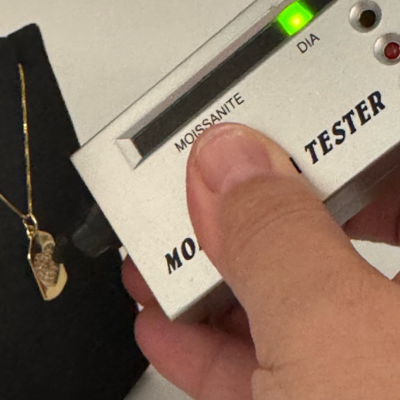 18k Heart Tag Pendant - Picture 5 of 8